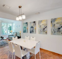 4/3 Palm Garden Coastal Home by NOMAD GURU - Accommodation Los Angeles