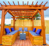 5 Star Pergola & Dine on Sun-Splashed Luxury Deck - Accommodation Los Angeles
