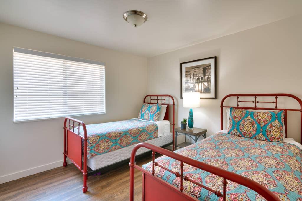 5J Top Floor RedCliff Condo, Pool & Hot Tub - thumb 1
