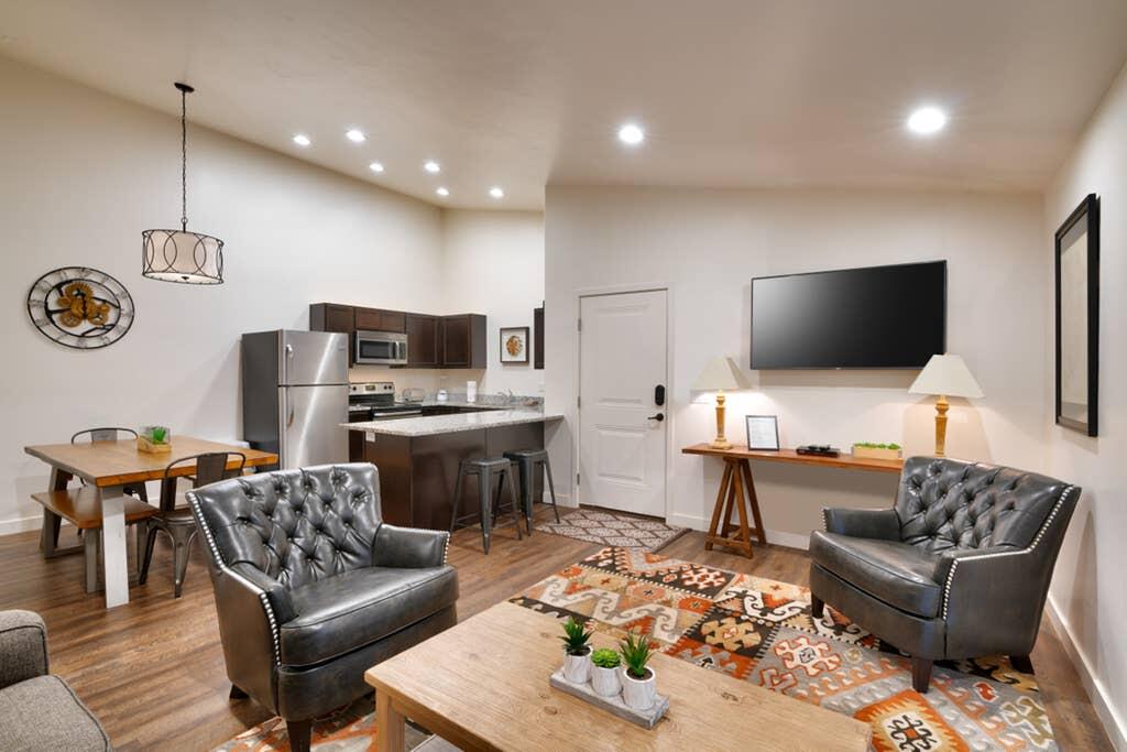 5J Top Floor RedCliff Condo, Pool & Hot Tub - thumb 0