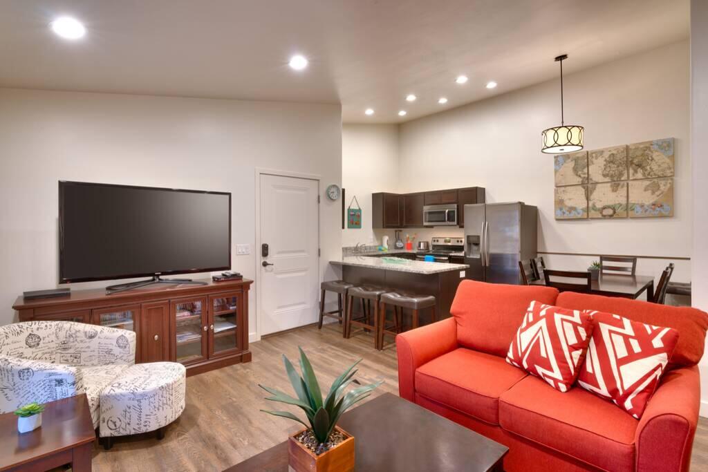 5L Top Floor Redcliff Condo - thumb 0