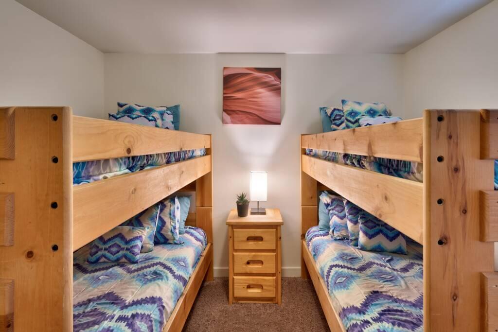 5L Top Floor Redcliff Condo - thumb 2