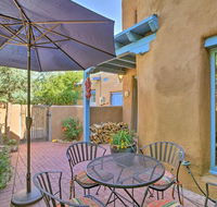 Adobe Townhome with Private Patio Less Than 1Mi to Canyon Road - Accommodation Los Angeles
