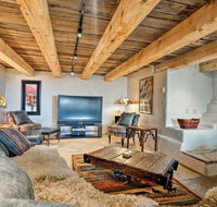 Adobe w/ Patio + Hot Tub - 5 Mi to Meow Wolf! - Accommodation Los Angeles