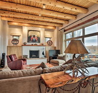 Adobe-Style Santa Fe Home - 17 Mi. to Ski SF! - Accommodation Los Angeles