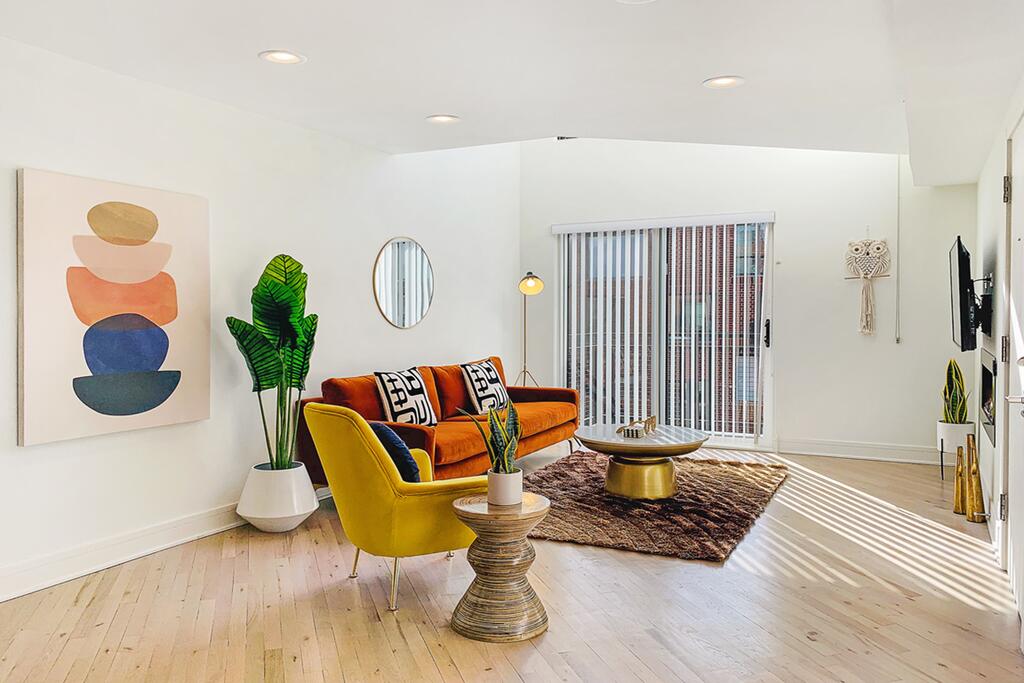 Airy & Bright 1BR Loft With Parking G8 - thumb 3