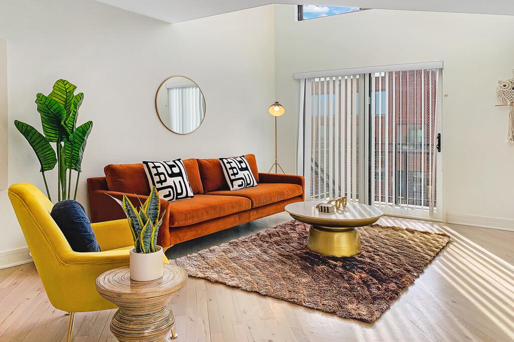 Airy & Bright 1BR Loft With Parking G8 - thumb 0