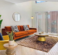 Airy & Bright 1BR Loft with Parking G8 - Accommodation Los Angeles