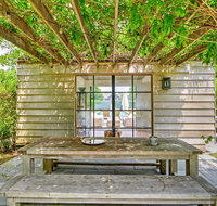 Amagansett and Springs Border 1890's Farmhouse with Pool - Accommodation Los Angeles