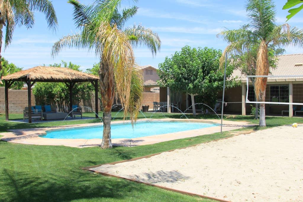 Amazing 5BR Villa! 5min Drive Coachella+Stagecoach - thumb 0