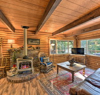 Amber Cabin' with Hot Tub Near Top Vineyards - Accommodation Los Angeles