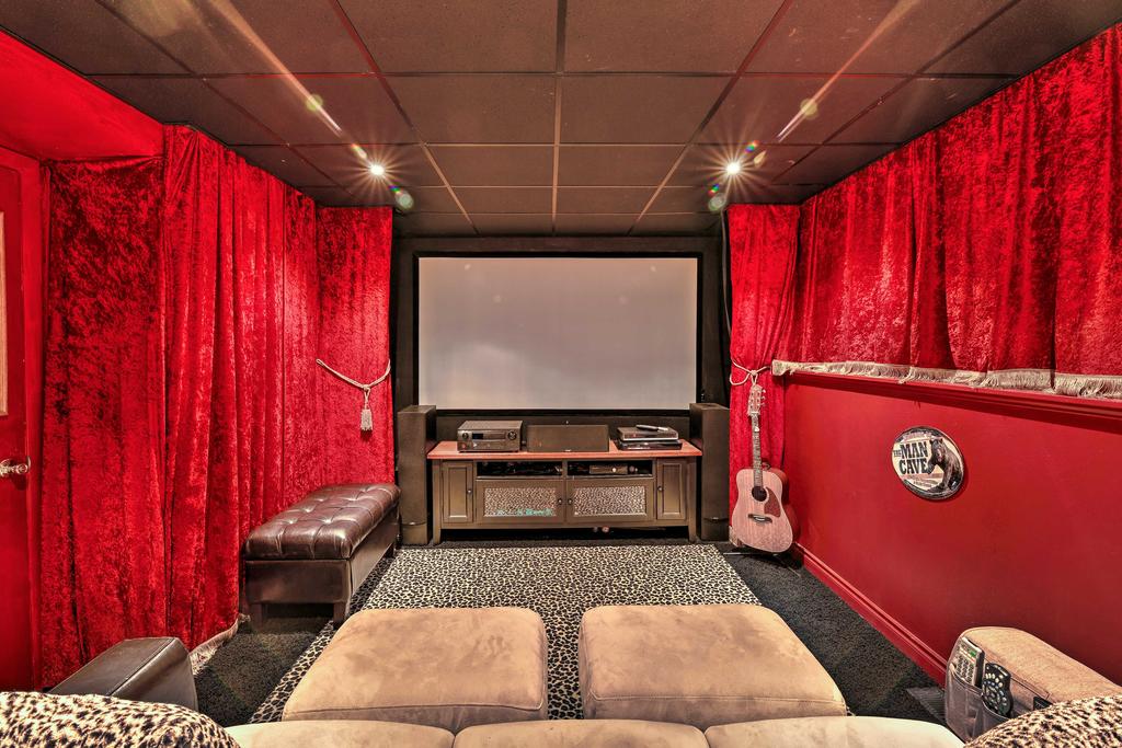 Anchorage Abode With Turnagain Arm Views And Theatre! - thumb 0