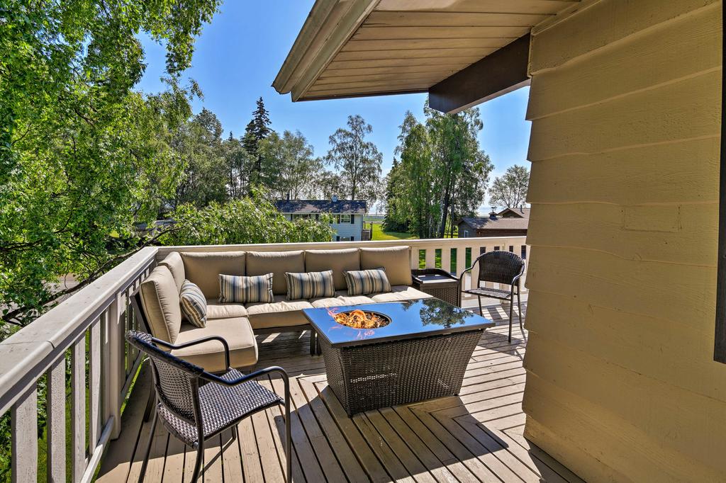 Anchorage Abode With Turnagain Arm Views And Theatre! - thumb 1