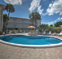 Apartment with Pool 1-Block Walk to Deerfield Beach - Accommodation Los Angeles