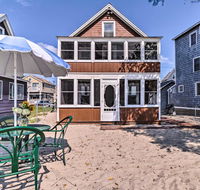 Beachfront Cottage with Porch on Long Island Sound - Accommodation Los Angeles