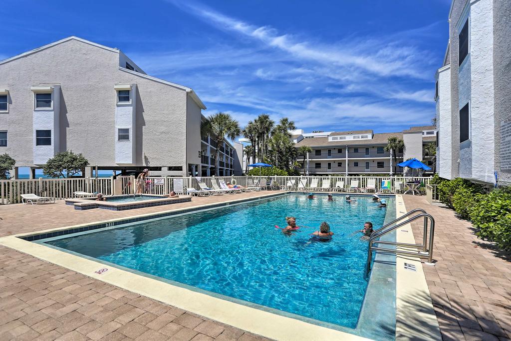Beachfront Englewood Condo With Comm Pool And Boat Slip - thumb 1
