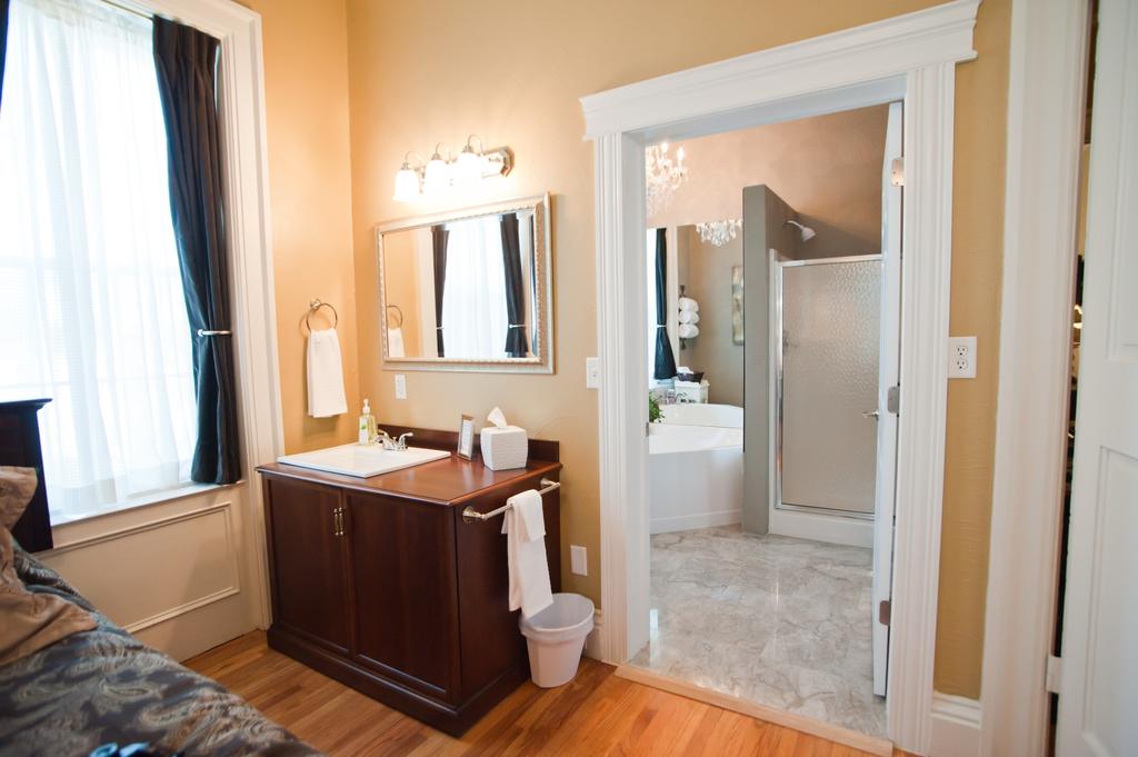 Beacon Hotel Oswego - thumb 0