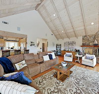 Bearfoot Lodge - Lake-View Escape w/ Private Decks home - Accommodation Los Angeles