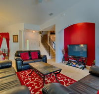 Beautiful 5 Bedroom 4 Bath Pool Home in Tower Lakes - Accommodation Los Angeles