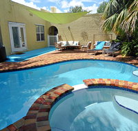 Beautiful Home with a Magical Pool - Accommodation Los Angeles