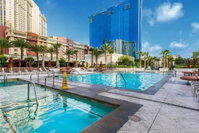 Beautiful Pool View with No Resort Fees and Free Parking at MGM Signature Accommodation Los Angeles