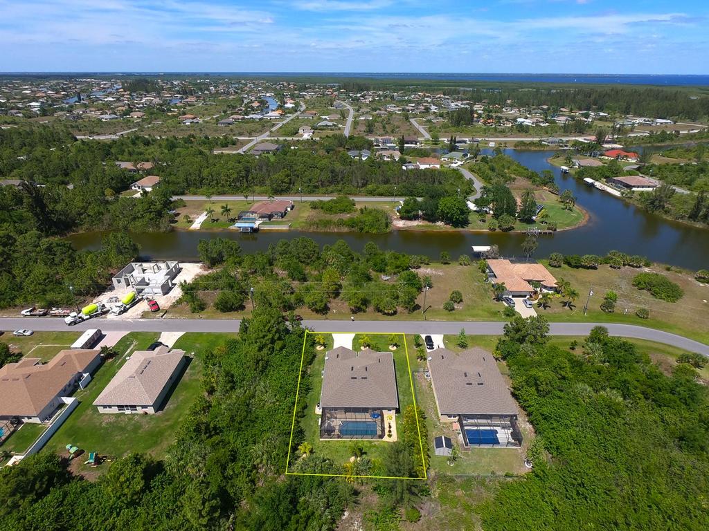 Beautiful Three Bedroom, Plus Den, Two Bathroom, Optional Electric Pool Heat - thumb 1