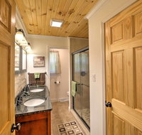 Beautiful Waterfront Monticello House with Fire Pit - Accommodation Los Angeles