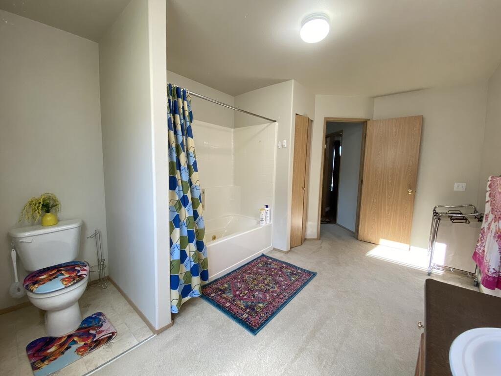 Beautifully And Tastefully Renovated 6BR 3bath House - thumb 1