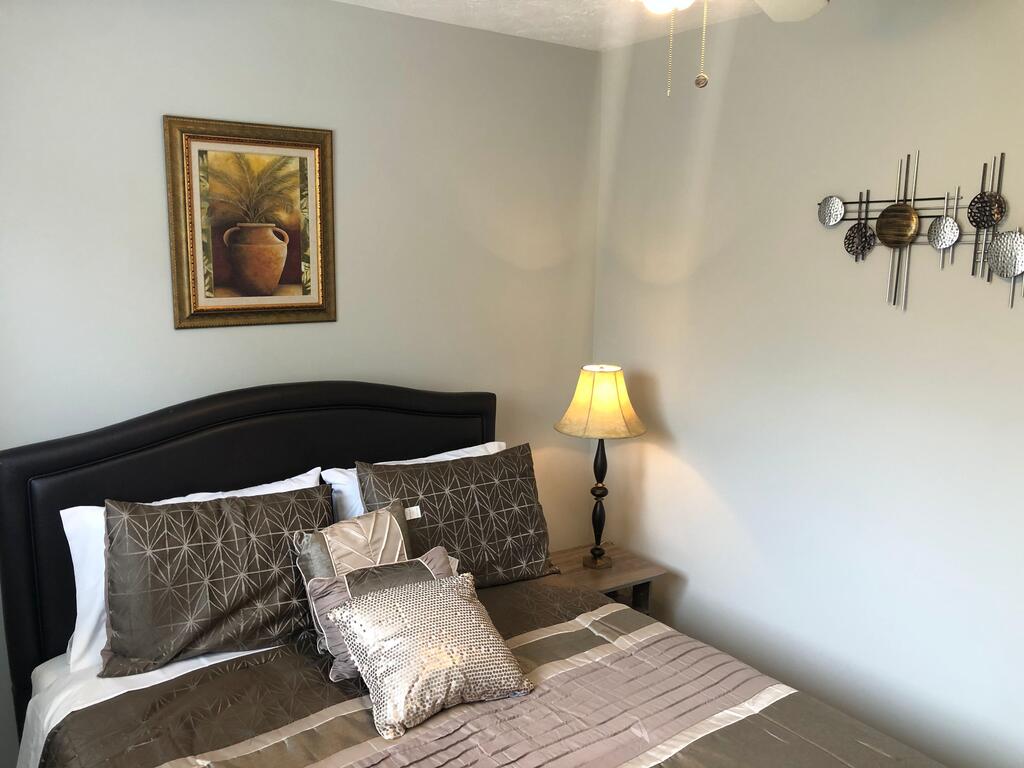 Beautifully Designed & Managed Home - thumb 1