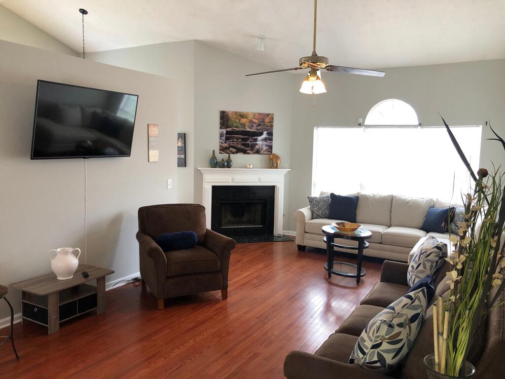 Beautifully Designed & Managed Home - thumb 2