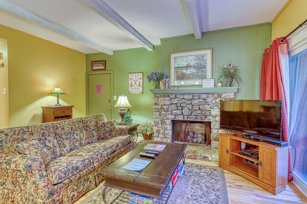 Bee Branch 01 - thumb 3