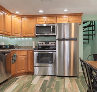 BEST BOSTON ENTIRE 2 BEDROOM HOME STEPS to BEACH MINUTES to BOSTON, LOGAN AIRPORT, and All ATTRACTIONS!!! - Accommodation Los Angeles