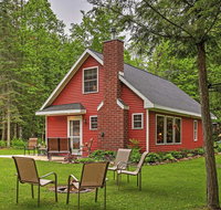 Birnamwood Cottage with Deck and River Views - Accommodation Los Angeles