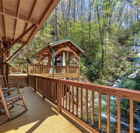 Black Bear Lodge 6 Bedroom Mtn and Waterfall Views Pool Table Sleeps 12 - Accommodation Los Angeles