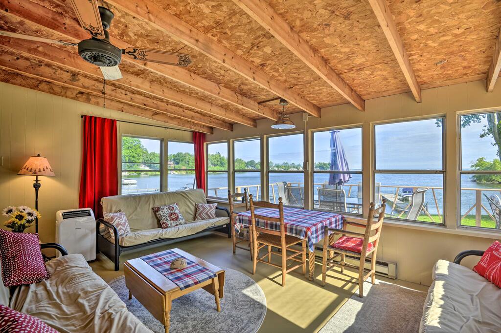 Blind Sodus Bay Family Cottage On The Waterfront! - thumb 1