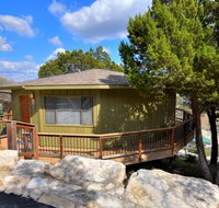 Blue Agave Bungalow, Lake Travis views, pool & hot tub, next to marina (#14) - Accommodation Los Angeles