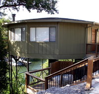 Bluff Side Bungalow on Lake Travis, pool & hot tub, next to marina (#9) - Accommodation Los Angeles