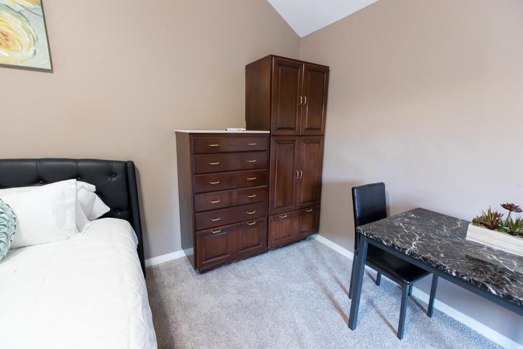 BRAND NEW! The Perfect Backhouse In Center Of LA - thumb 2