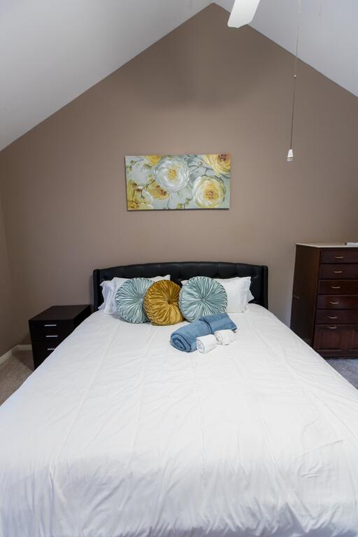 BRAND NEW! The Perfect Backhouse In Center Of LA - thumb 3