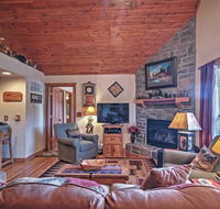 Branson Little Cedar Resort-Style Cabin with Porch! - Accommodation Los Angeles