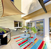 Bright  Breezy Retreat - Walk to Tamarack Beach home - Accommodation Los Angeles