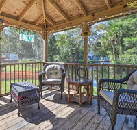Bright  Fun Canalfront Bungalow with Kayaks  Bikes - Accommodation Los Angeles