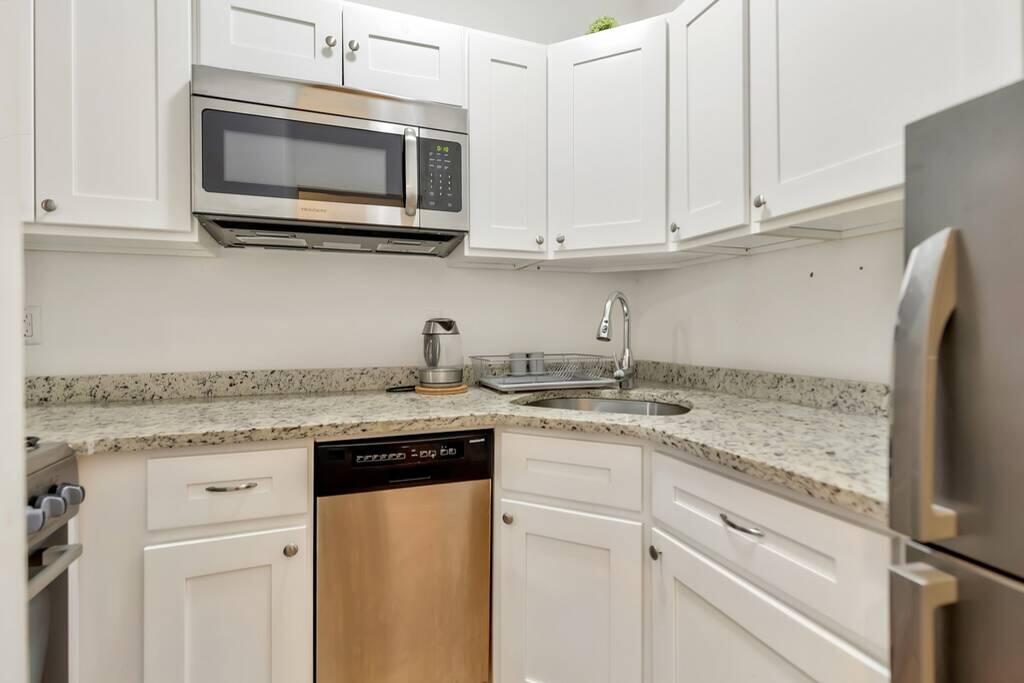Bright And Clean 1BR - 15min To NYC - thumb 1