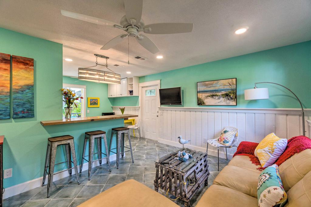 Bright Cottage, Walk To Sunset View & Dining! - thumb 3