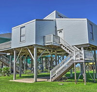 Bright Home with Ocean Views and Deck - Walk to Beach - Accommodation Los Angeles