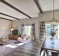 Bright Townhome with Terrace - Walk to Sloan Park - Accommodation Los Angeles