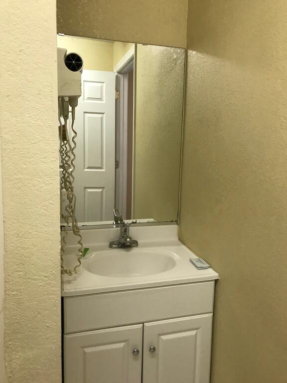 BUDGET INN - thumb 1