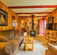 Buena Vista Cabin with Yard and Fire Pit-Steps to Creek - Accommodation Los Angeles