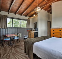 Burkesville Apt with Deck Views and Pool Access - Accommodation Los Angeles