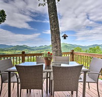 Burnsville Cottage with Deck & Blue Ridge Mtn Views! - Accommodation Los Angeles